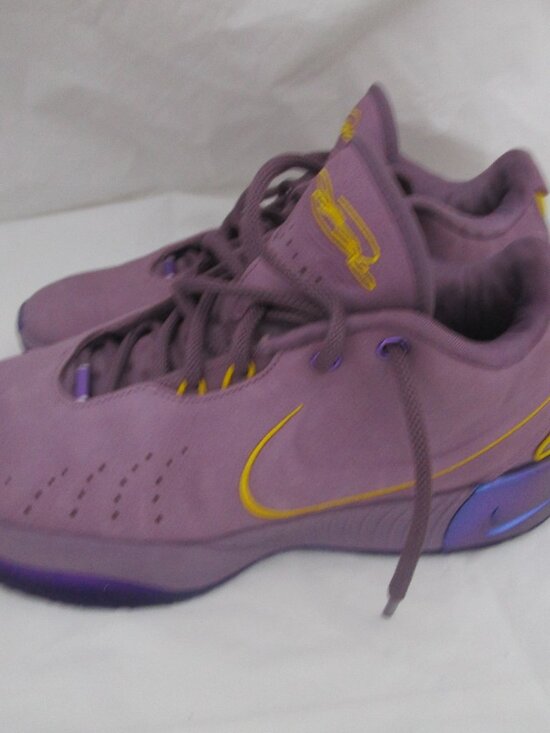 US Size 10 Nike purple Air Zoom Sneaker-(Nike LeBron 21 \'Purple Rain) main image 10
